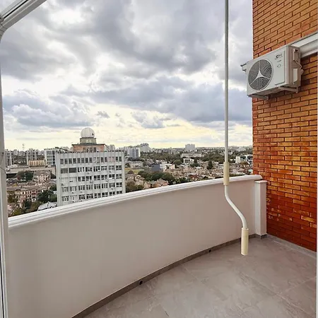 в центрі міста з видом на море, парк шевченко, ланжерон, луна-парк Apartamento Odesa